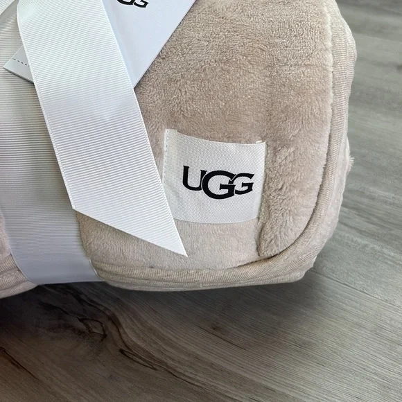 🍃UGG🍃 THROW LIVING ROOM BEDROOM BLANKET TAN - Picture 7 of 8